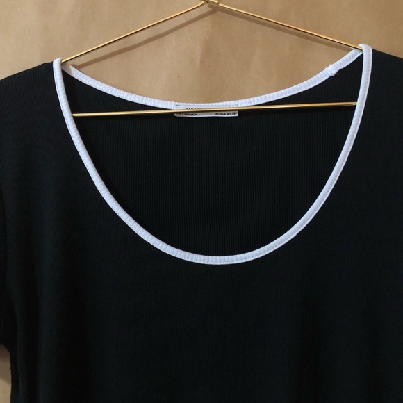 Zara Ribbed Scoop Neck Lettuce Hem Crop Top with Contrast Trim - Picture 2 of 7